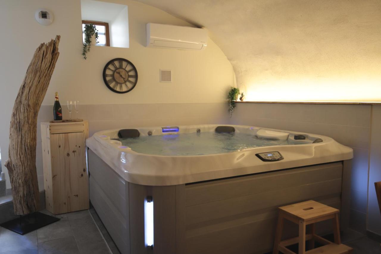 Gite De Charme Haut De Gamme Avec Jacuzzi Et Sauna Privatifs Donzère 外观 照片